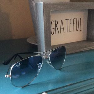 Ray-Ban Sunglasses includes original case
